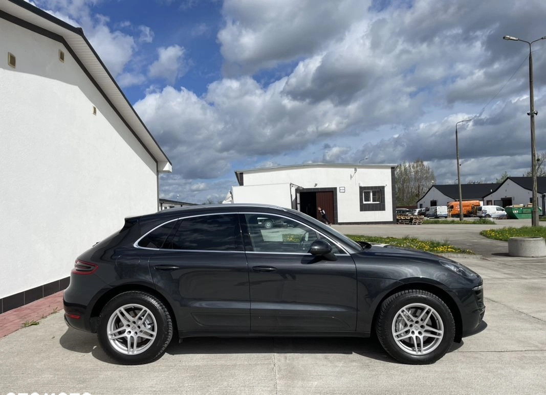 Porsche Macan cena 165900 przebieg: 98600, rok produkcji 2017 z Kisielice małe 191